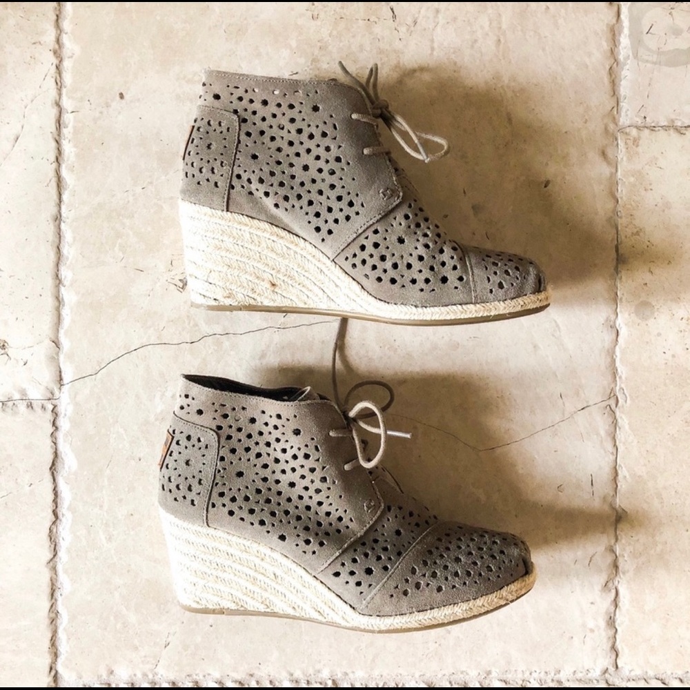 Toms lace up booties